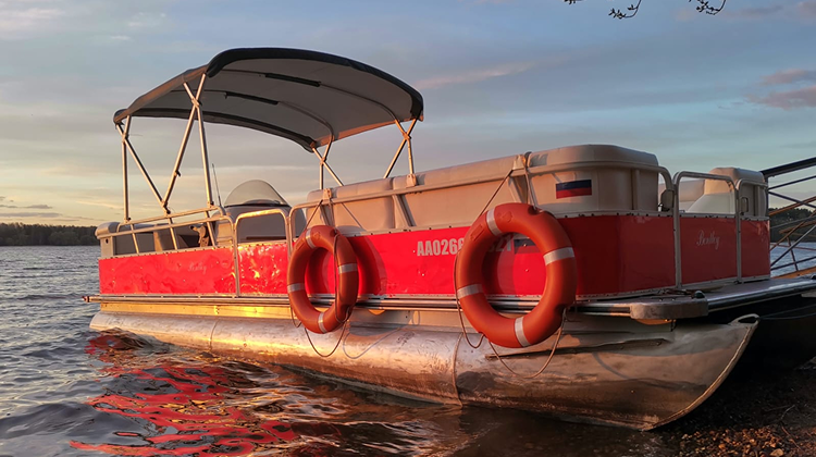 Катер с капитаном ( до 10 мест)   》